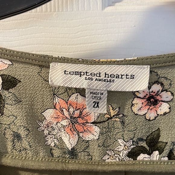 Tempted Hearts Shirt - Picture 4 of 6